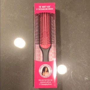 NWT The Vanity Box V-7 Detangling Brush